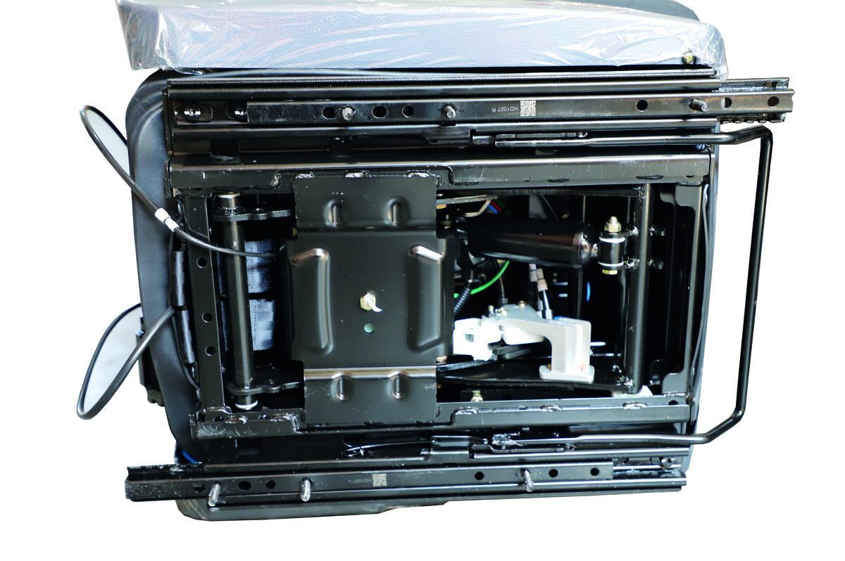 Сиденье водителя на пневмоподвеске с подогревом, подлокотниками и поясничной поддержкой - ВП6520-6800200-17